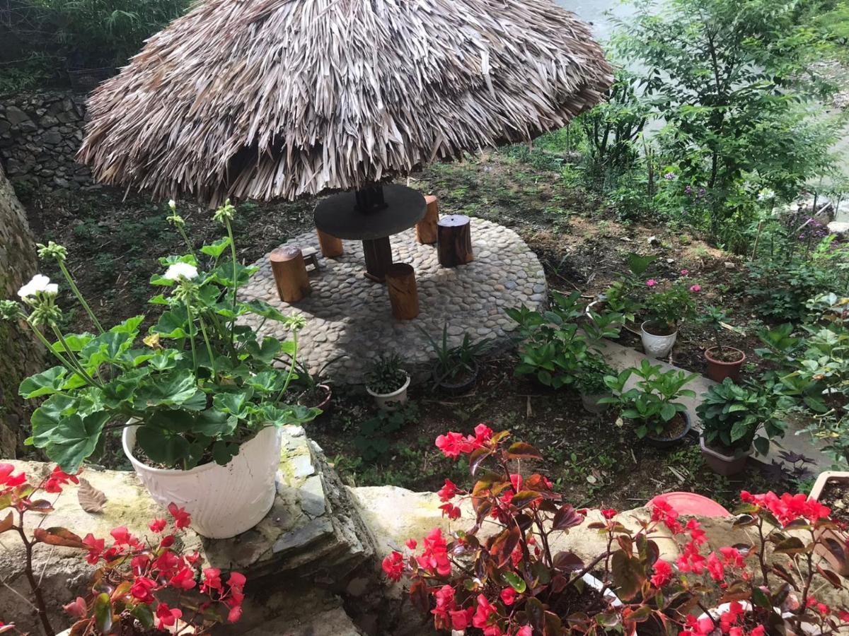 Dong Suoi H'Mong Homestay & Bungalow - Trek & Vegetarian Food Mu Cang Chai Esterno foto